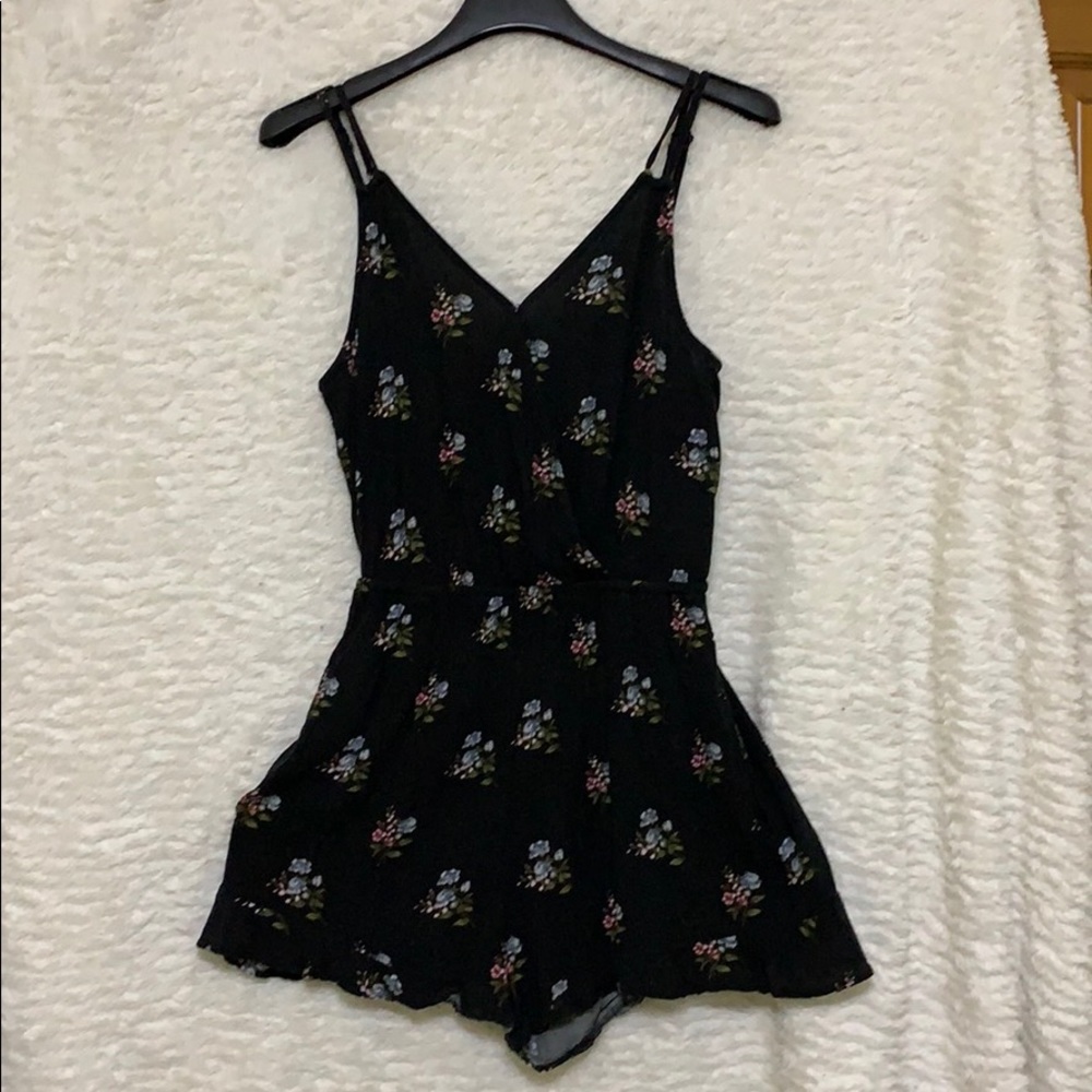 AMERICAN EAGLE flowered romper